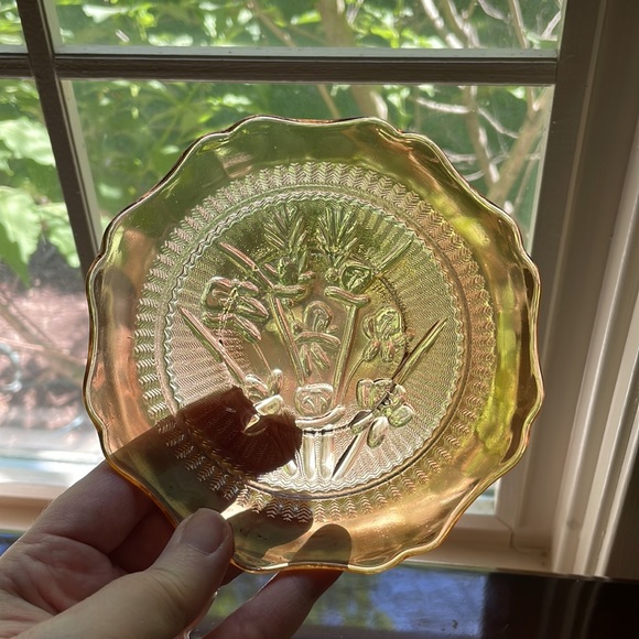 Jeannette Marigold luster carnival glass eggnog bowl, 5 cups and saucers - Picture 7 of 16